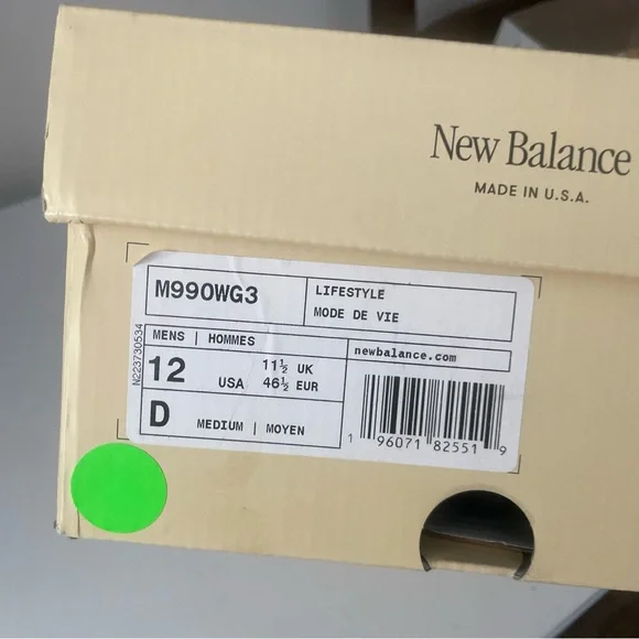 Brand new shoes still have the tag on them never been worn